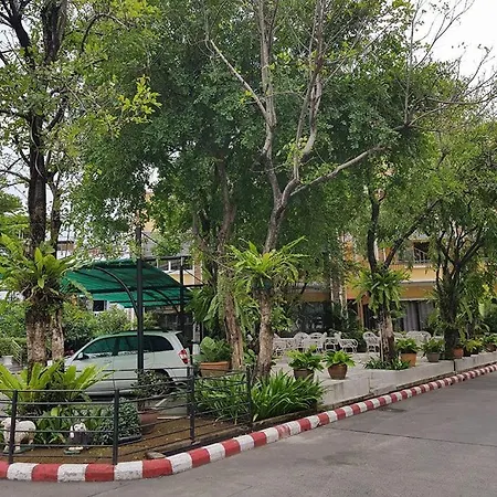 Paholyothin Park Place
