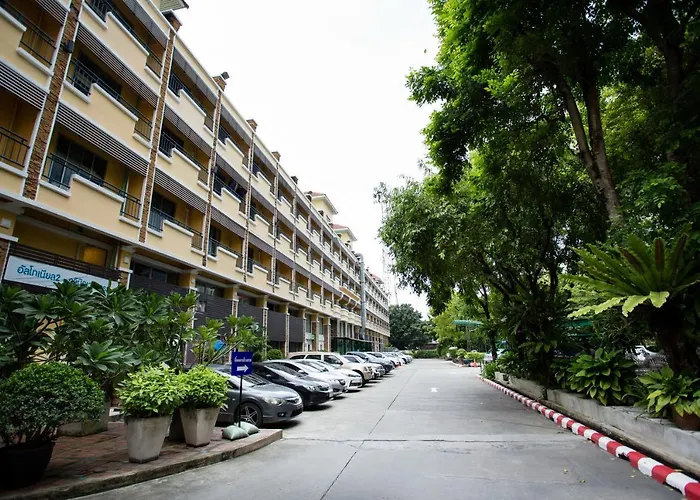 Paholyothin Park Place Hotel